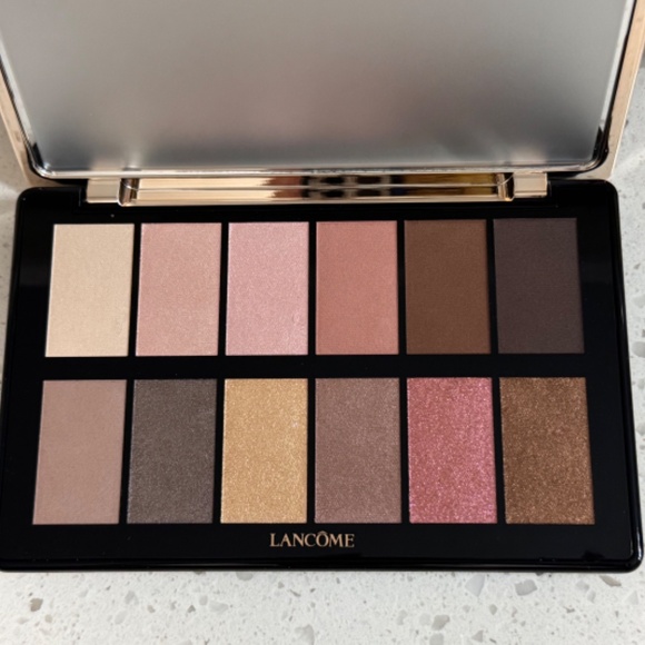NIB Eye Shadow Palette - Picture 2 of 6